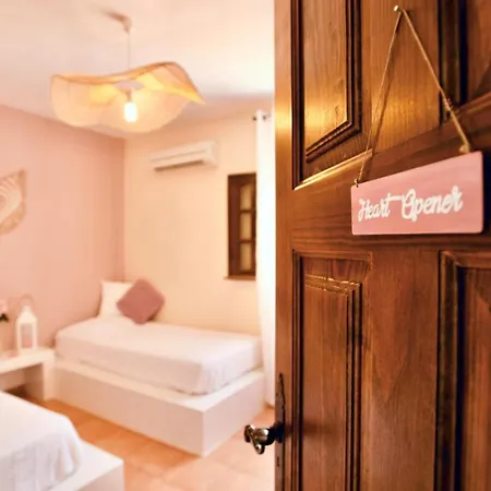 Villa-sleeps 6-free Parking-playground Villa *