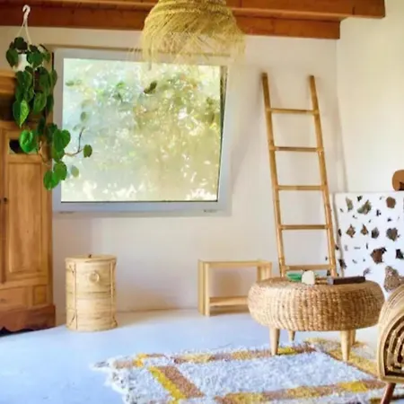 Villa-sleeps 6-free Parking-playground Villa *